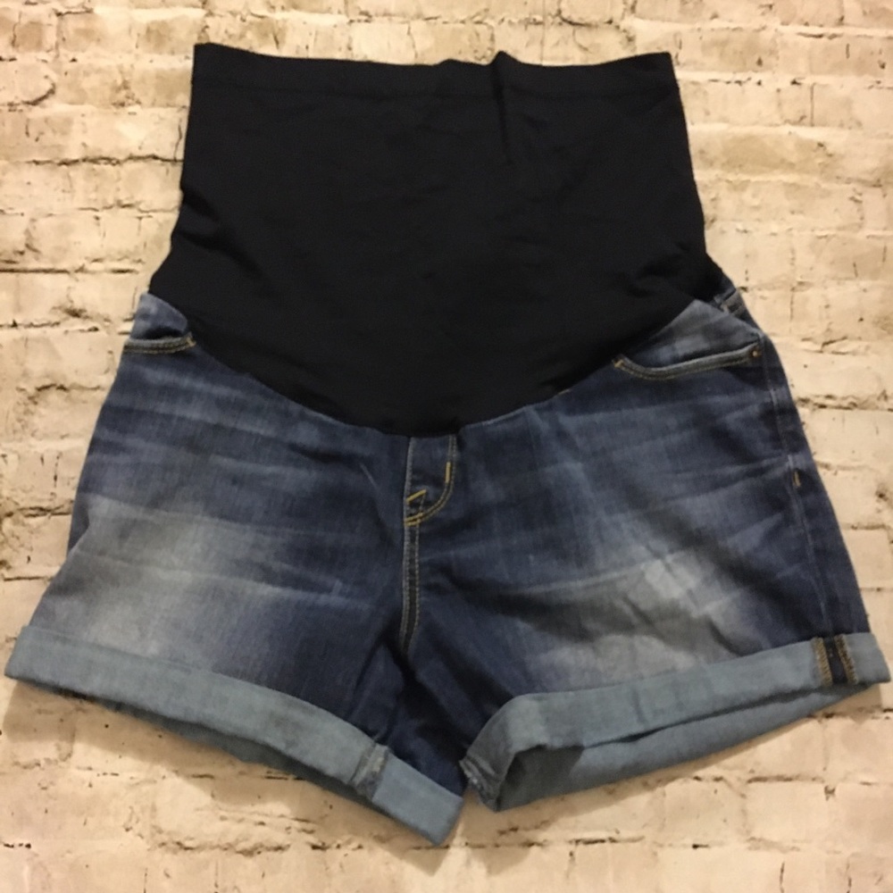 Liz Lange Full Panel Maternity Shorts Size…